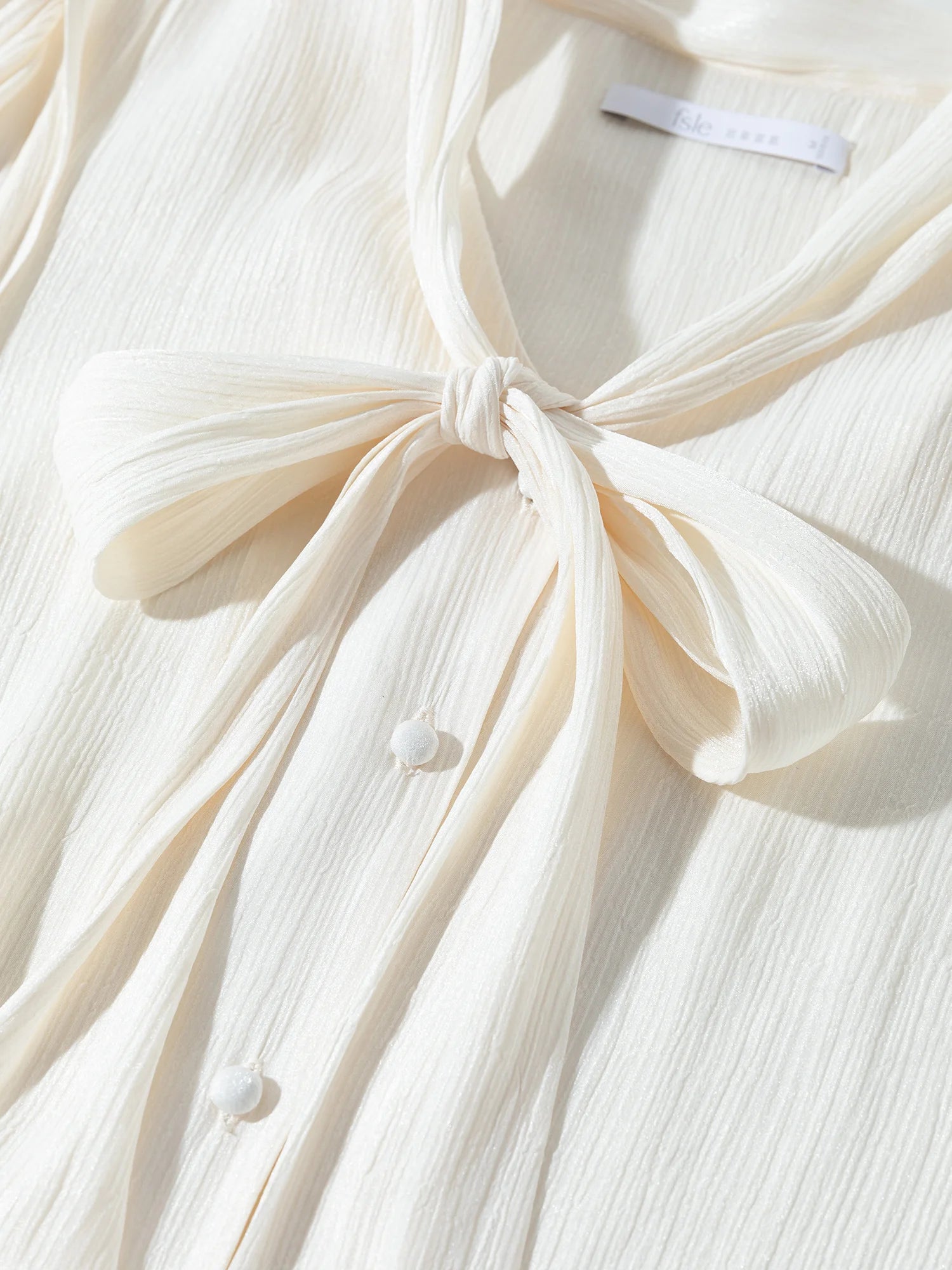 قميص بشريط فيونكة