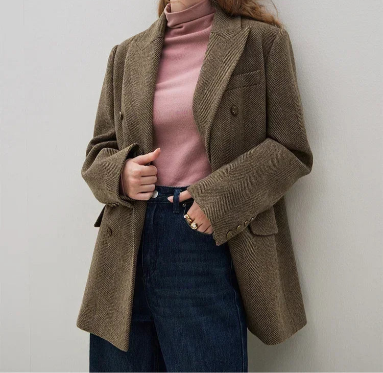 طقم بليزر وتنورة من الصوف باللون البني