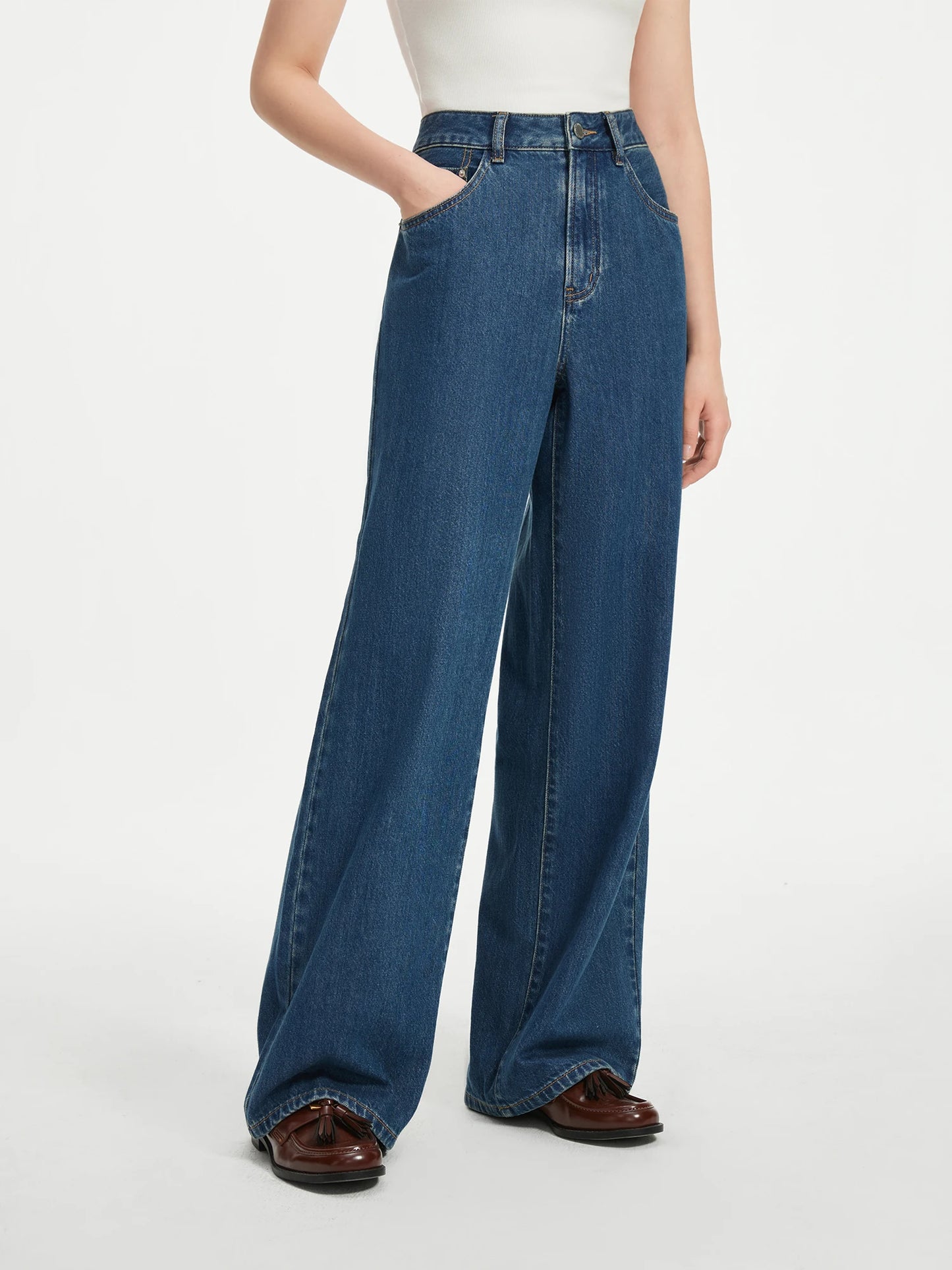 Wide-leg Straight Jeans