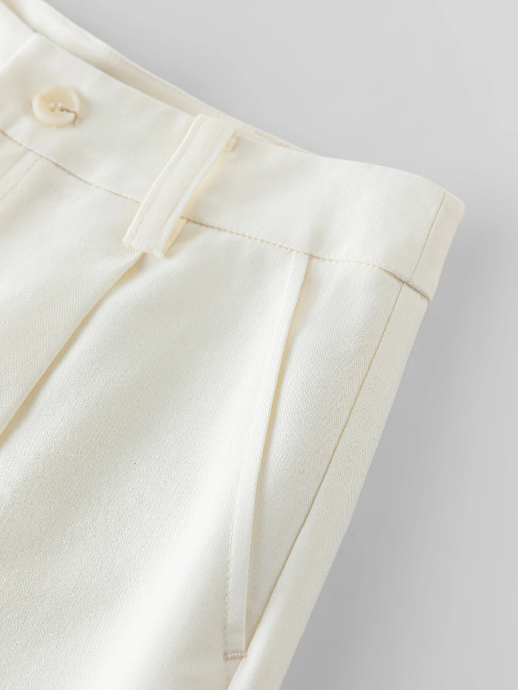 بنطال واسع الساق بخصر مرتفع