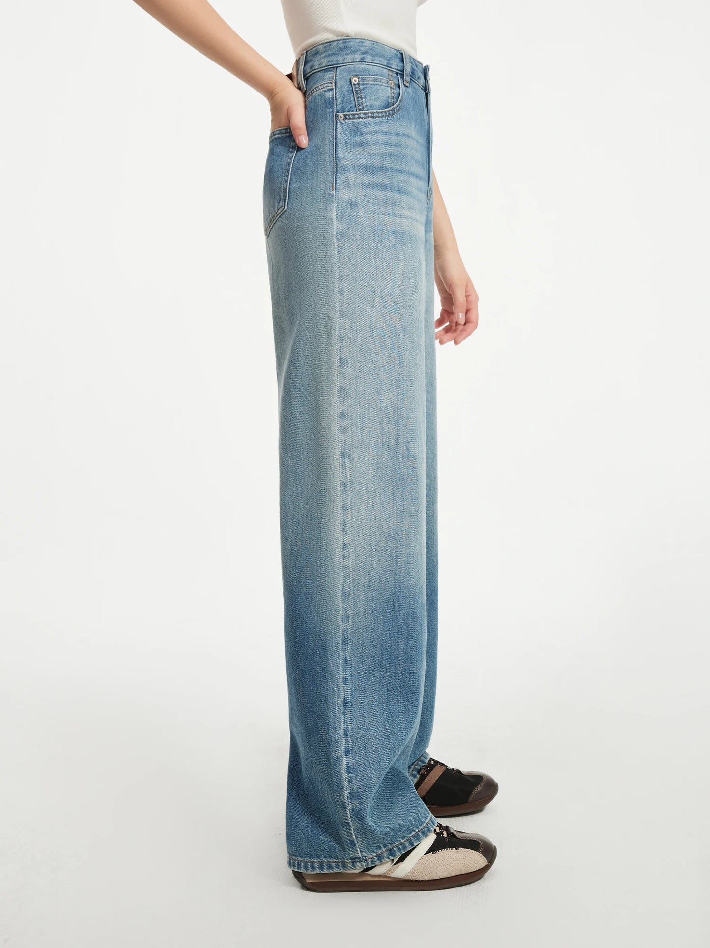 Wide-leg Straight Jeans